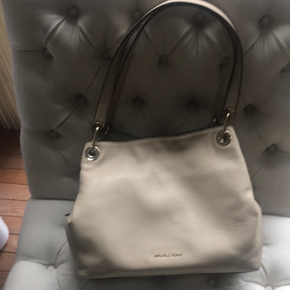 Michael Kors bucket bag NWOT with bag